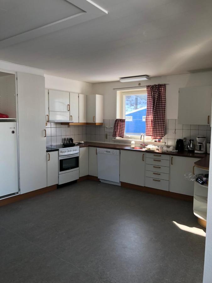 Isi4U Hostel Сісіміут Екстер'єр фото