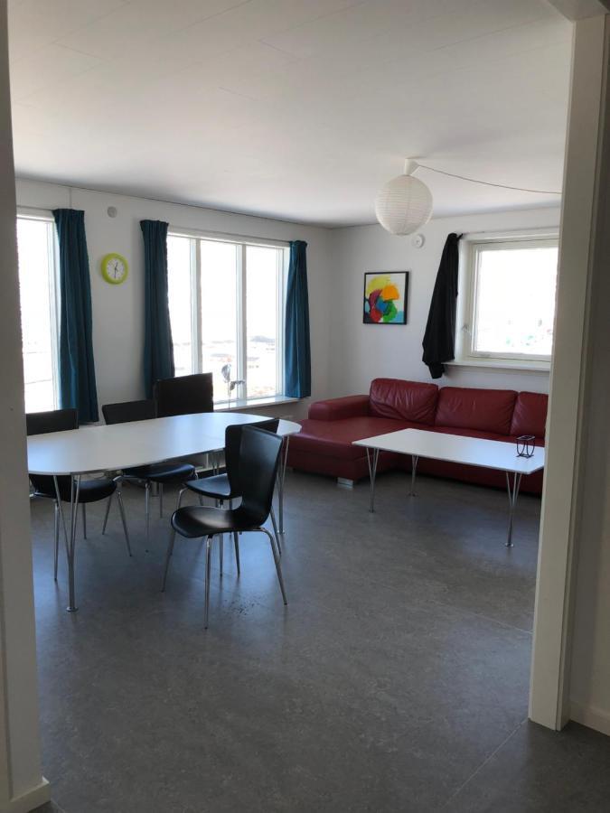 Isi4U Hostel Сісіміут Екстер'єр фото